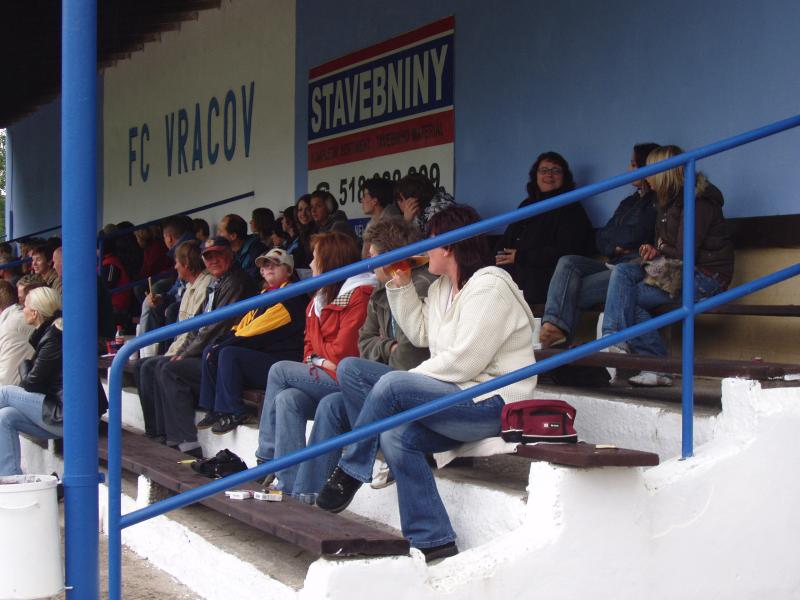 Tribuna s fanoušky květen 2007